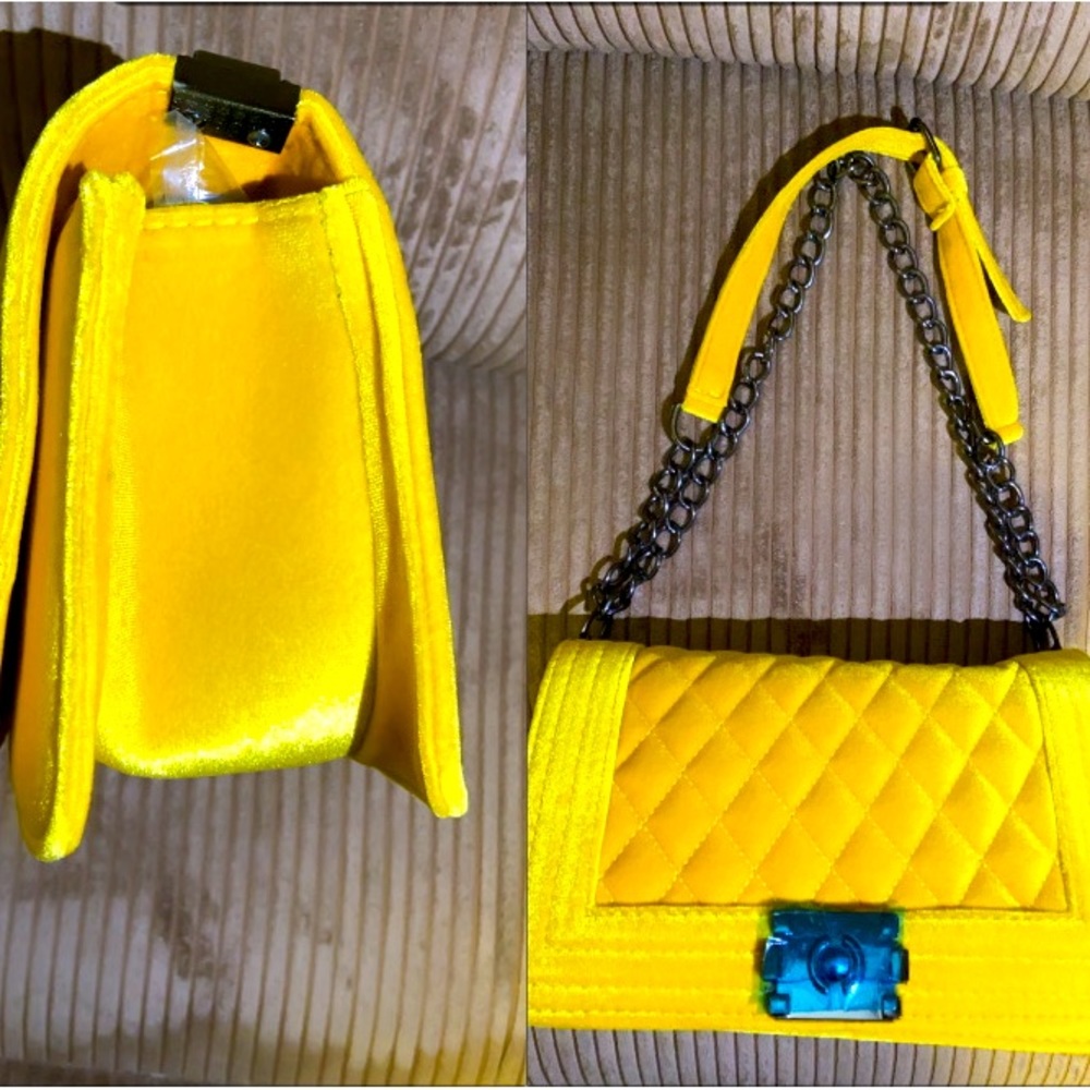 This is a cute yellow luxury bag 💛